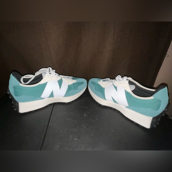 New Balance 327 Men 9/WMS 10.5 NWOB New Spruce Never Worn green white off-white - Picture 13 of 15